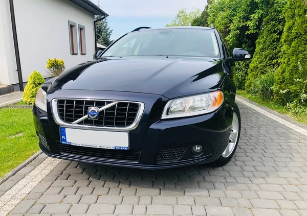Volvo V70 cena 22900 przebieg: 217000, rok produkcji 2008 z Kielce małe 352